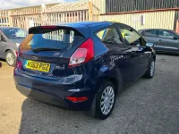 Second-hand Ford Fiesta Studio 2013 Albastru Hatchback