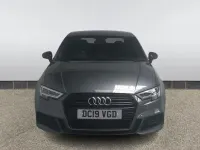 Usado Audi A3 Black Edition 150 HP (110 kW) 2019 Cinzento Sedan