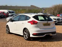 Usado Ford Focus ST 250 HP (183 kW) 2015 Branco Citadino