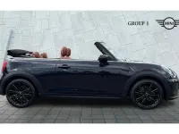 Usado Mini Cooper Cabriolet Exclusive 136 HP (100 kW) 2022 Preto Cabrios