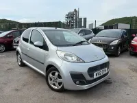 Gebraucht Peugeot 107 Allure 68 PS (50 kW) 2012 Silber Kleinwagen