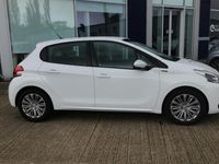 used Peugeot 208 1.2 PURETECH SIGNATURE EURO 6 (S/S) 5DR PETROL FROM 2018 FROM KETTERING (NN16 9QQ) | SPOTICAR