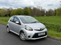 Usado Toyota Aygo 68 HP (50 kW) 2012 Prateado Citadino