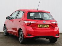 Usado Toyota Yaris Hybrid 2018 Rojo Utilitario