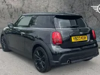Usado Mini Cooper Exclusive 134 HP (98 kW) 2023 Preto Citadino