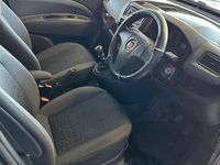 Second-hand Fiat Doblò Dynamic 105 CP (77 kW) 2011 Negru Monovolum