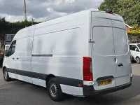 Używany Mercedes Sprinter Progressive 140 KM (102 kW) 2020 Biały Van