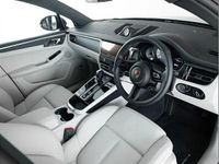 Used Porsche Macan 261 HP (191 kW) 2025 Black SUV