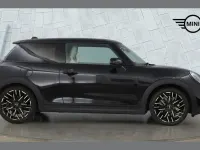 Begagnad Mini Cooper Hatch 113 kW (154 HK) 2025 Svart Halvkombi