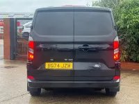 Begagnad Ford Transit Custom Limited 136 HK (100 kW) 2024 Svart Van