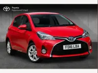 Used Toyota Yaris 100 HP (73 kW) 2016 Red Hatchback