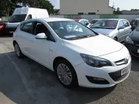 Used Vauxhall Astra Excite 115 HP (84 kW) 2015 White Hatchback