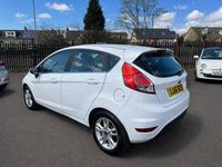 Usado Ford Fiesta Zetec 82 HP (60 kW) 2016 Branco Citadino
