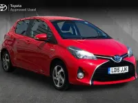 Used Toyota Yaris 100 HP (73 kW) 2015 Red Hatchback