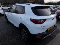 Used Kia Stonic 113 HP (83 kW) 2019 White SUV