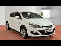 Used Vauxhall Astra SRi 100 HP (73 kW) 2015 White Hatchback