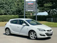Used Vauxhall Astra SRi 165 HP (121 kW) 2012 White Hatchback