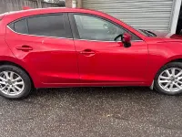 Used Mazda 3 105 HP (77 kW) 2016 Red Hatchback