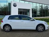 Used VW Golf VII SE 125 HP (91 kW) 2018 White Hatchback