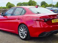 Used Alfa Romeo Giulia Edizione Speciale 180 HP (132 kW) 2017 Red Sedan