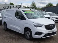 Second-hand Vauxhall Combo 100 CP (73 kW) 2023 Alb Monovolum