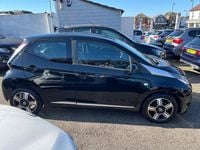 Begagnad Toyota Aygo X-clusiv 2014 Svart Halvkombi