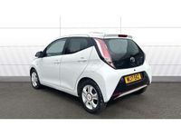 Begagnad Toyota Aygo 69 HK (50 kW) 2017 Vit Halvkombi