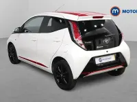 Begagnad Toyota Aygo x-press 69 HK (50 kW) 2018 Vit Halvkombi