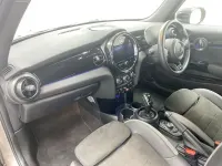 Usado Mini Cooper Hatch 2021 Gris Utilitario