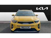 Usado Kia Stonic 99 HP (72 kW) 2023 Amarelo SUV