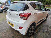 used Hyundai i10 1.2 PREMIUM SE 5DR Automatic WHITE