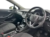 Used Vauxhall Astra SRi 100 HP (73 kW) 2018 Black Hatchback