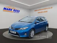 Used Toyota Auris 132 HP (97 kW) 2014 Blue Hatchback