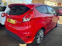 Used Ford Fiesta Zetec 125 HP (91 kW) 2015 Red Hatchback