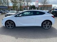 Used Vauxhall Astra GTC Edition 140 HP (102 kW) 2015 White Hatchback