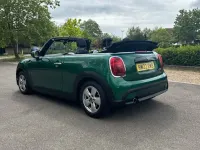 Usado Mini Cooper Classic 134 HP (98 kW) 2022 Verde Citadino