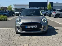 Usado Mini Cooper Classic 136 HP (100 kW) 2020 Prateado Citadino