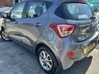 Usado Hyundai i10 Premium 87 HP (63 kW) 2016 Cinzento Citadino