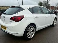 Used Vauxhall Astra SRi 140 HP (102 kW) 2013 White Hatchback