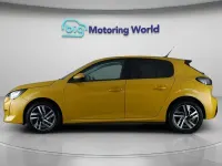 Second-hand Peugeot 208 Allure Premium 100 CP (73 kW) 2022 Galben Hatchback