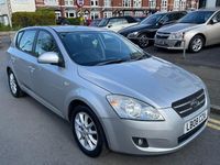 Usado Kia Ceed 122 HP (89 kW) 2008 Prateado Citadino