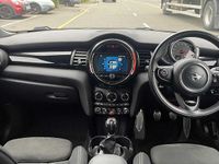 Begagnad Mini Cooper Hatch 134 HK (98 kW) 2019 Blå Halvkombi
