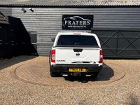 Used Nissan Navara Tekna 190 HP (139 kW) 2016 White Pickup