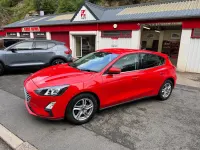 Used Ford Focus Zetec 120 HP (88 kW) 2021 Red Hatchback
