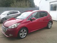 Used Peugeot 208 Allure 70 HP (51 kW) 2014 Red Hatchback