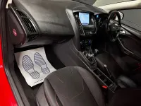 Used Ford Focus Zetec 125 HP (91 kW) 2015 Red Hatchback