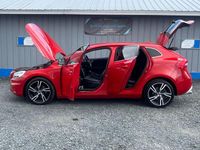 Used Volvo V40 R-Design Pro 120 HP (88 kW) 2016 Red Hatchback