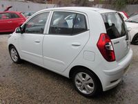 Used Hyundai i10 Active 86 HP (63 kW) 2011 White Hatchback