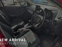 Usado Mazda 2 Inclusive 88 CV (64 kW) 2016 Rojo Utilitario