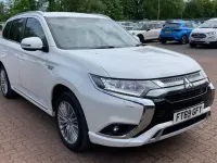 Używany Mitsubishi Outlander 224 KM (164 kW) 2020 Biały SUV